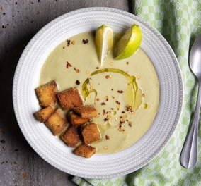 Άκης Πετρετζίκης: Υπέροχη αρωματική σούπα βελουτέ με μπρόκολο - Θα σας γεμίσει βιταμίνες! Βίντεο  
