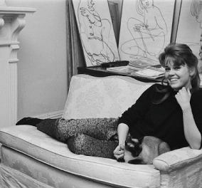 Vintage pics: H Jane Fonda μόλις 22 χρονών φωτογραφίζεται στη Νέα Υόρκη - Μαγειρεύει & παίζει με την γάτα της - Κυρίως Φωτογραφία - Gallery - Video