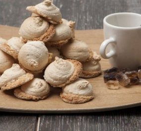 Φτιάξτε αρωματικά μπισκότα αμαρέτι με την υπογραφή του Στέλιου Παρλιάρου