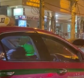 Το βίντεο έγινε viral: Ο ταξιτζής έμπλεξε στην κίνηση & άρχισε να κάνει θεαματικούς κοιλιακούς 