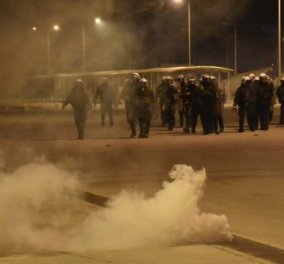 Συγκλονίζουν οι φωτό από τις ολονύχτιες συγκρούσεις μεταξύ κατοίκων & αστυνομίας σε Μυτιλήνη και Χίο (βίντεο)