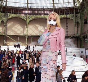 Με στιλ κατά του κορωνοϊού: Η παρουσιάστρια Yana Rudkovskaya φόρεσε μάσκα με λουλούδια & πήγε στην επίδειξη της Chanel (φωτό- βίντεο) - Κυρίως Φωτογραφία - Gallery - Video