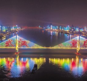 Φως στο τούνελ του κορωνοϊού; Η Wuhan ξαναβγήκε στους δρόμους - Φωταψίες, κόσμος, αλλά & μάσκες (φωτό - βίντεο) - Κυρίως Φωτογραφία - Gallery - Video