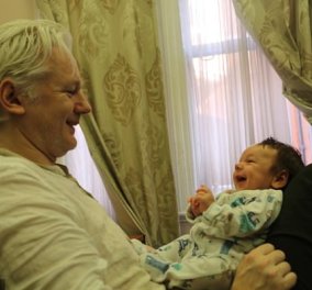Ο Τζούλιαν Ασάνζ έχει δύο μικρά παιδιά – Τα απέκτησε με τη δικηγόρο του ενώ ήταν έγκλειστος στην Πρεσβεία 
