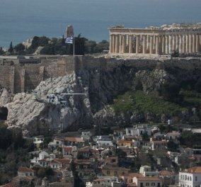 Κορωνοϊός – Αθήνα: Και ξαφνικά η ατμόσφαιρα καθάρισε, ο ουρανός είναι γαλάζιος: Εντυπωσιάζουν οι αριθμοί μείωσης του διοξειδίου