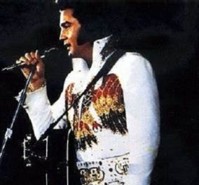 Κορωνοϊός - Ψυχαγωγία: Σωσίας του Elvis Presley βγήκε στο μπαλκόνι του & ξεσήκωσε τη γειτονιά με το "Burning Love" (βίντεο) - Κυρίως Φωτογραφία - Gallery - Video