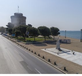 Κορωνοϊός - ταξιτζής στην Θεσσαλονίκη: Σαν ταινία τρόμου η άδεια πόλη, οδηγοί ταξί - «7,5 ώρες χωρίς πελάτη»
