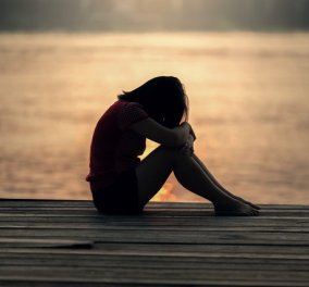 Η απομόνωση οδηγεί σε "πέινα" τον εγκέφαλο: Μην αφήνετε τη μοναξιά να πειράξει την καρδιά, να σας παχύνει ή να σας φέρει κατάθλιψη