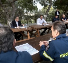 Μητσοτάκης, Χαρδαλιάς, Χρυσοχοΐδης στον Υμηττό - Σύσκεψη από κοντά & από μακριά με την Πυροσβεστική (φωτό)
