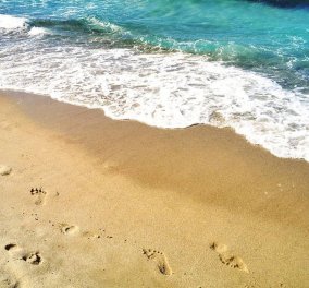  Πίσσα στην παραλία: Πως να την καθαρίσεις εύκολα από δέρμα & ρούχα