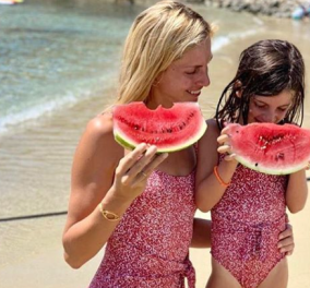 Made in Greece το Εmmanuela Swimwear: Έντονα χρώματα, θηλυκά βολάν & έμπνευση από Χαβάη για το καλοκαίρι 2020 – Μαγιό για μαμάδες – κόρες