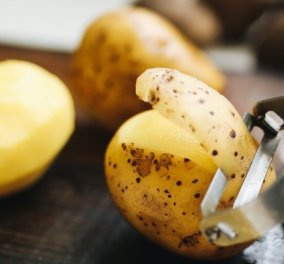 Η Ντίνα Νικολάου μας συμβουλεύει: Μην πετάτε τις φλούδες πατάτας - Δείτε πως θα τις αξιοποιήσετε!