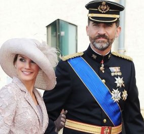 Η βασίλισσα Λετίσια επέλεξε το απόλυτο outfit για το καλοκαίρι: Με floral ολόσωμη φόρμα στο πλευρό του Φελίπε (φωτό - βίντεο)