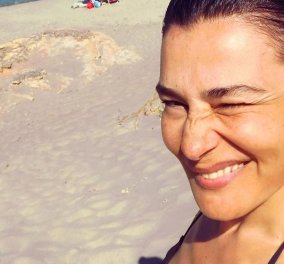 Η Μαρία Ναυπλιώτου κόντρα στον ήλιο & στο καθωσπρέπει: Ανέμελες διακοπές στη λατρεμένη Κρήτη, θάλασσα & κλασικό black μαγιό (φωτό) - Κυρίως Φωτογραφία - Gallery - Video