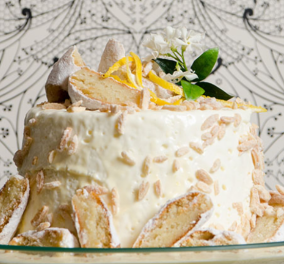 O Στέλιος Παρλιάρος δημιουργεί φανταστική τούρτα με άρωμα αμυγδάλου και λεμονιού