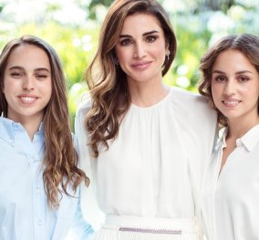 Ράνια της Ιορδανίας: Η αιθέρια βασίλισσα ποζάρει στα λευκά με τις κόρες της, πριγκίπισσες Iman & Salma - Tα γενέθλιά τους (φωτό)
