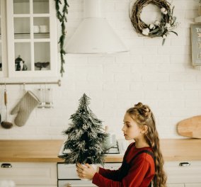 Παιχνιδιάρικες ιδέες για χριστουγεννιάτικη διακόσμηση στην κουζίνα  - Θα τις λατρέψει όλη η οικογένεια (φώτο)