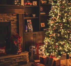 Τα 27 ωραιότερα Χρισρουγεννιάτικα δέντρα  στα σπίτια διάσημων - Κάποιοι έχουν γούστο, άλλοι απλά τα κατάφεραν (φωτό)