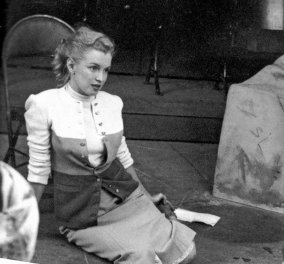 Σπάνιες φωτογραφίες της Marilyn Monroe: Η μεγάλη σταρ πιο απλή από ποτέ - Κάνει οντισιόν στο θέατρο το 1950 (φωτό)