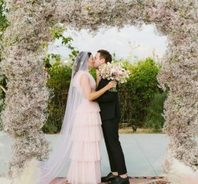 19 διάσημες που δεν έβαλαν λευκό νυφικό στον γάμο τους, αλλά κάτι άλλο - Τα ροζ, μαύρα, χρωματιστά φορέματα (φωτό)