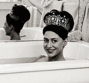 Vintage pic: Μια βασίλισσα με τιάρα μέσα στην μπανιέρα της - Η πιο «ακραία» φωτογραφία της πριγκίπισσας Μαργαρίτας στο λουτρό της - Κυρίως Φωτογραφία - Gallery - Video