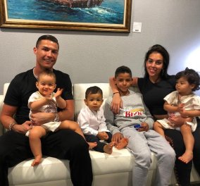 Η πιο γλυκιά οικογενειακή φωτογραφία - Ο Cristiano Ronaldo στο κρεβάτι με την αγαπημένη του & τα τρία τους παιδιά  - Κυρίως Φωτογραφία - Gallery - Video