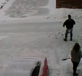 Για ασήμαντη αφορμή όπλισε το τουφέκι του και σκότωσε τους γείτονές του εν ψυχρώ - Στην μέση του δρόμου, για το χιόνι  - Κυρίως Φωτογραφία - Gallery - Video