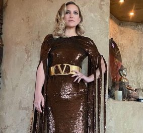 H Kate Ηudson έτοιμη για έξοδο! Φόρεσε το πιο «party» φόρεμα από Valentino - Αστραφτερό με χρυσή ζώνη & κρόσια για μανίκια (φωτό & βίντεο) - Κυρίως Φωτογραφία - Gallery - Video