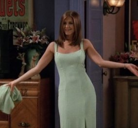 Ντύσου σαν την Rachel από τα Φιλαράκια: Με silk maxi φόρεμα ή με λευκό t-shirt και τζιν (φωτό)
