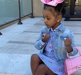 Η 2χρονη κόρη της Cardi B ποζάρει σαν κυρία με την Chanel τσάντα της - Κοστίζει 5.000 και δεν είναι η πιο ακριβή που έχει (φωτό & βίντεο) - Κυρίως Φωτογραφία - Gallery - Video