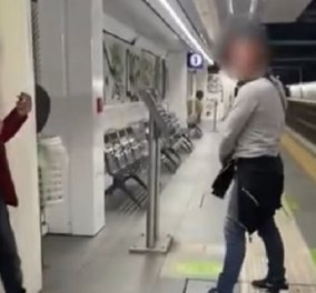 Ρώμη: Η στιγμή που άντρας επιτίθεται σε ομοφυλόφιλο ζευγάρι στο μετρό - Τους έριξε μπουνιές και κλωτσιές επειδή... φιλήθηκαν (βίντεο)