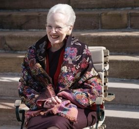 Χαμογελαστή με το σάλι της η βασίλισσα Μαργαρίτα της Δανίας: Έγινε 81 και της έκαναν έκπληξη στην βεράντα του παλατιού (βίντεο) - Κυρίως Φωτογραφία - Gallery - Video