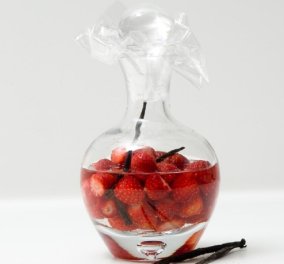 Ο Στέλιος Παρλιάρος υποδέχεται την άνοιξη με ένα πολύ "έμπειρο" σπιτικό ποτό - Υπέροχο λικέρ φράουλα - Το τέλειο κέρασμα  - Κυρίως Φωτογραφία - Gallery - Video