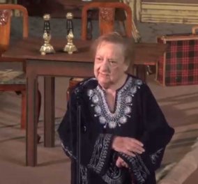  Υπέροχη στα 98 της η Ροζίτα Σώκου - Η θρυλική κριτικός απαγγέλει για τον έρωτα με  τον Σπύρο Μπιμπίλα (φώτο-βίντεο) - Κυρίως Φωτογραφία - Gallery - Video