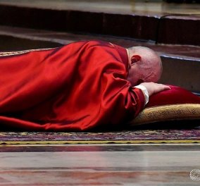 Η εικόνα της ημέρας ενόψει του Καθολικού Πάσχα: Ταπεινός ο Πάπας Φραγκίσκος την Μεγάλη Παρασκευή (βίντεο) - Κυρίως Φωτογραφία - Gallery - Video