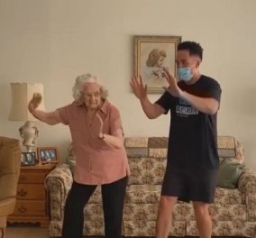 Γιαγιά χορεύτρια ετών...95! Ηλικιωμένη έστησε μια ολόκληρη χορογραφία με τον φυσιοθεραπευτή της και έγινε viral (βίντεο)
