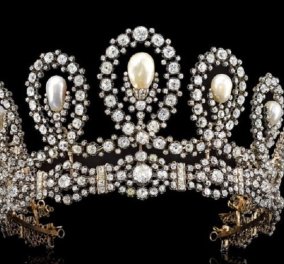 Για 1,34 εκ. ευρώ πουλήθηκε η τιάρα του Οίκου της Σαβοΐας - Ένα αριστούργημα από διαμάντια και μαργαριτάρια με ιστορική αξία (φώτο)