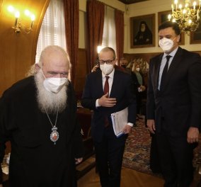Επίθεση με βιτριόλι στη Μονή Πετράκη: Στο Λαϊκό ο Κικίλιας - Επικοινωνία του Πρωθυπουργού με τον Αρχιεπίσκοπο Ιερώνυμο - "Τραγικό & αποτρόπαιο γεγονός"  - Κυρίως Φωτογραφία - Gallery - Video