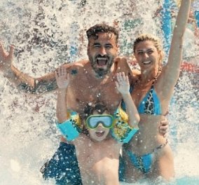 Μια χαρούμενη φαμίλια: Ο Γιώργος Μαυρίδης μαζί με την σύντροφό του και τον γιο της - χαμόγελα & παιχνίδια στο νερό (φωτό) - Κυρίως Φωτογραφία - Gallery - Video