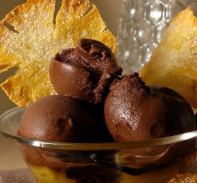 Στέλιος Παρλιάρος: Γρανίτα σοκολάτα με ανανά - Ένα δροσερό και πολύ απολαυστικό γλύκισμα για το καλοκαίρι