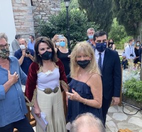 Έλληνες πια η Goldie Hawn και ο Kurt Russell στην Σκιάθο - Θαύμασαν την πρώτη ελληνική σημαία (φωτό) - Κυρίως Φωτογραφία - Gallery - Video