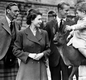 Όλοι οι μπαμπάδες μαζί: Η σπάνια φωτό της βασίλισσας Ελισάβετ με τον πατέρα της βασιλιά Γεώργιο ΣΤ, τον πρίγκιπα Φίλιππο & τον μικρό τότε Κάρολο