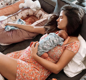 Χριστίνα Μπόμπα: Ο πιο γλυκός ύπνος - Με το ένα μωράκι της αγκαλιά & το άλλο στο πλάι της, την φωτογραφίζει ο γλυκός μπαμπάς, Σάκης (φωτό) - Κυρίως Φωτογραφία - Gallery - Video