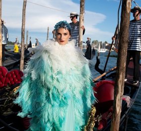 O Dolce & Gabbana μάγεψε με την επίδειξη μόδας στην ωραιότερη πόλη του κόσμου - Όλοι οι αστέρες - τα ρούχα υπερπαραγωγή σε φώτο & βίντεο που γράφουν ιστορία στη μόδα  - Κυρίως Φωτογραφία - Gallery - Video