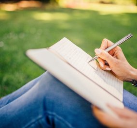 Γράφοντας με το χέρι ωφελούμε το μυαλό μας - Το journaling είναι από τα πιο hot trends αυτοφροντίδας - Κυρίως Φωτογραφία - Gallery - Video