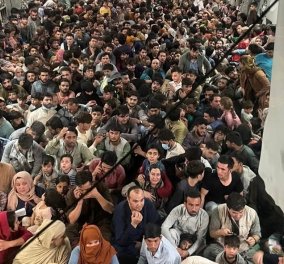 Καμπούλ - Το απόλυτο χάος: Πλήθη ανθρώπων εγκαταλείπουν άρον - άρον το Αφγανιστάν - Συγκλονίζουν οι εικόνες με εκατοντάδες  στοιβαγμένους στα αεροπλάνα (φώτο-βίντεο)