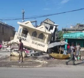 Σεισμός στην Αϊτή: Συγκλονίζουν οι εικόνες από το χτύπημα των 7.2 Ρίχτερ - Πάνω από 300 νεκροί, χιλιάδες τραυματίες & αγνοούμενοι (βίντεο) - Κυρίως Φωτογραφία - Gallery - Video