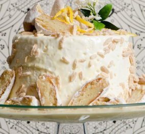 Ο Στέλιος Παρλιάρος δημιουργεί μία συγκλονιστική τούρτα αμυγδάλου – Είναι ελαφριά, δροσερή & αρωματισμένη με λεμόνι