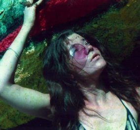 Σπάνιες Vintage Pics: Λίγο πριν τον πρόωρο θάνατο της η  Janis Joplin κάνει topless ηλιοθεραπεία στην  Copacabana - Διακοπές για να κόψει τα ναρκωτικά  