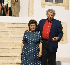 Όταν ο Μίκης επισκέφτηκε το πατρικό σπίτι της μάνας του στον Τσεσμέ - Οι μνήμες από τα παιδικά καλοκαίρια στη Χίο με τη γιαγιά Σταματία  